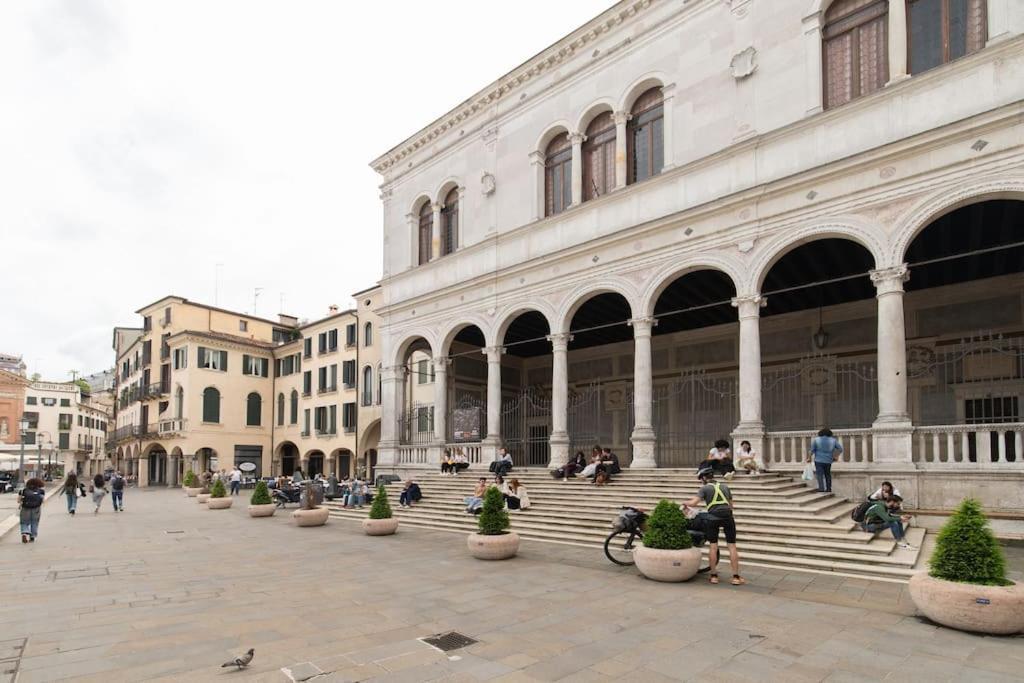 Enjoy Home - Appartamento Orologio, Piazza Dei Signori Padova Bagian luar foto