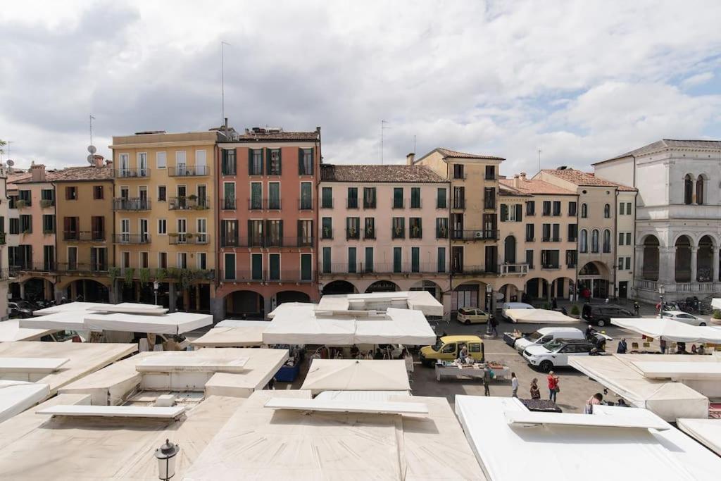 Enjoy Home - Appartamento Orologio, Piazza Dei Signori Padova Bagian luar foto